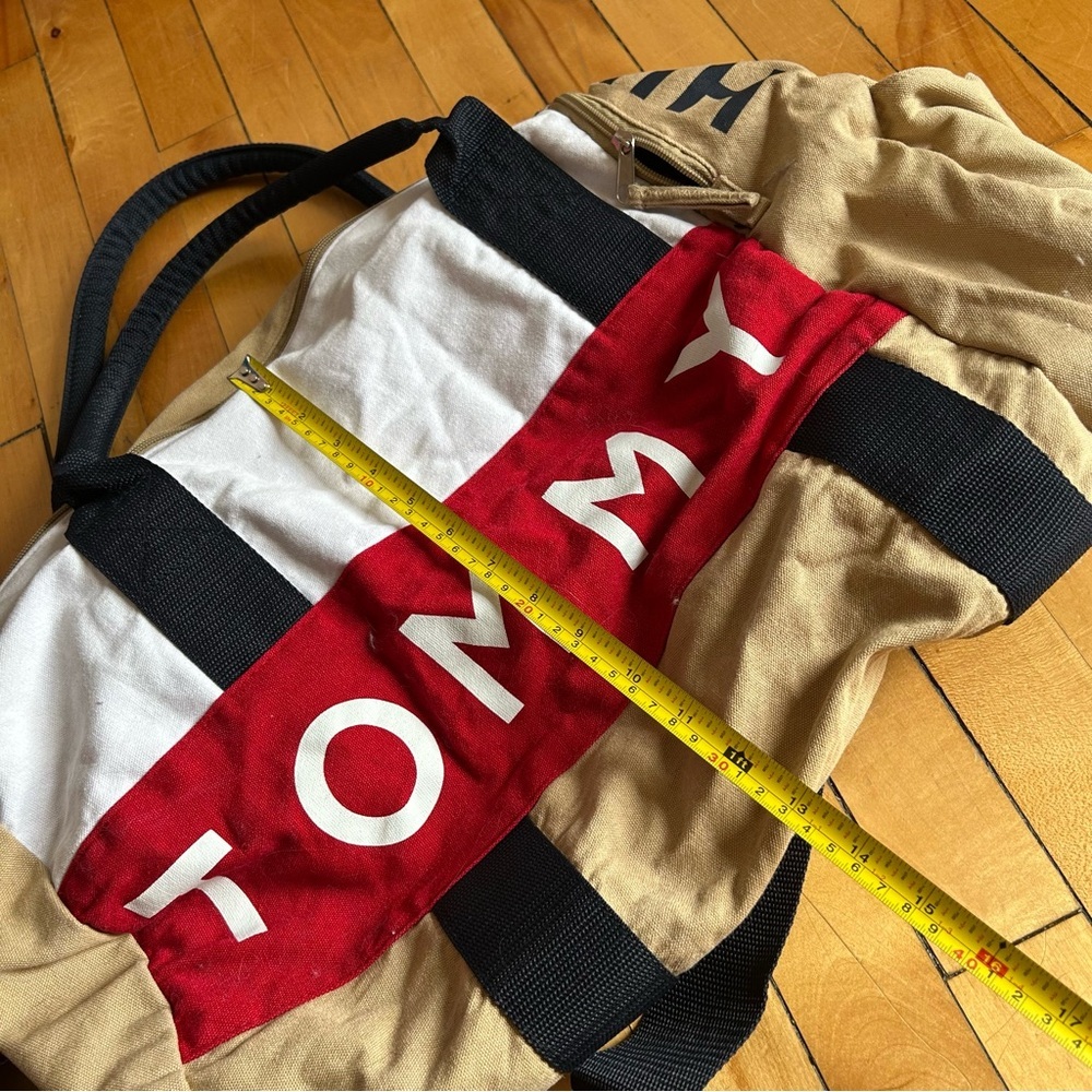 Tommy Hilfiger Logo Classic Gym Weekender Duffle Bag - Picture 9 of 9